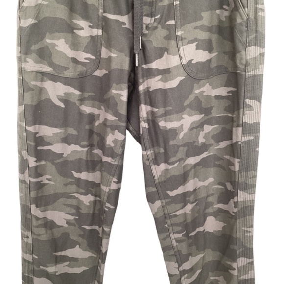 Athleta‎ Camo Farallon Jogger Pants size 6 - Picture 4 of 11